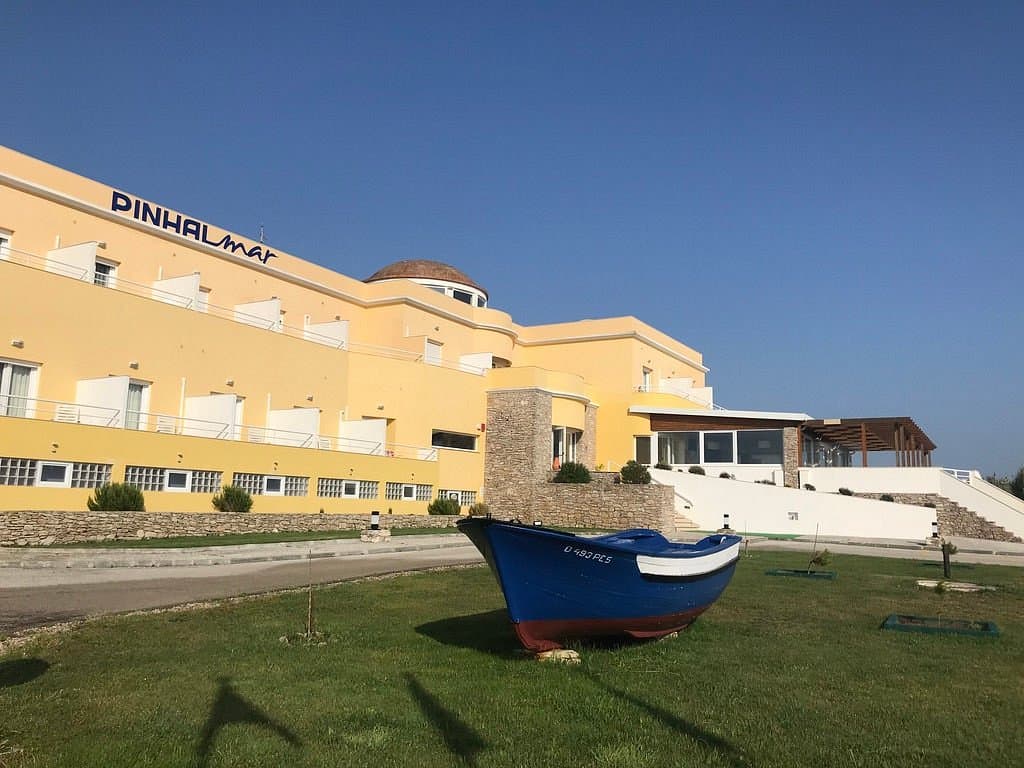 Ocean-facing scenery near Hotel Pinhalmar